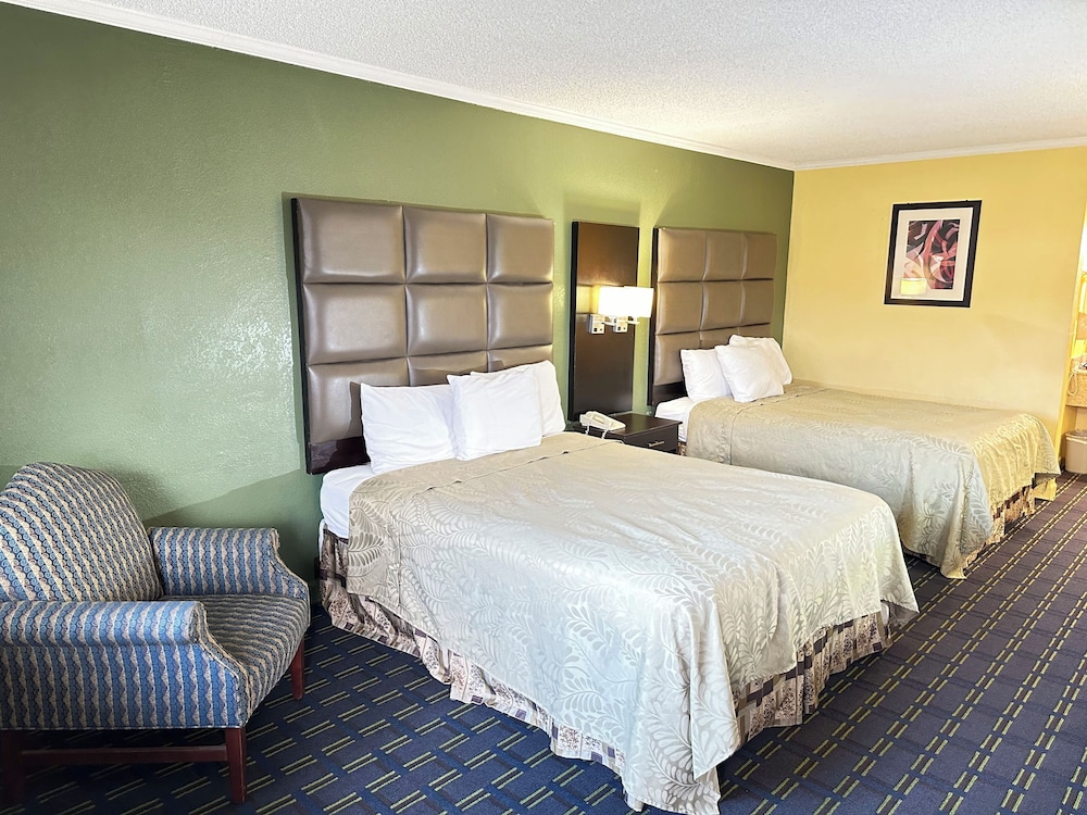 Standard Room, 2 Double Beds, Smoking photo 3