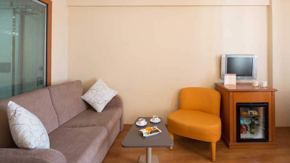 Family Room photo 2