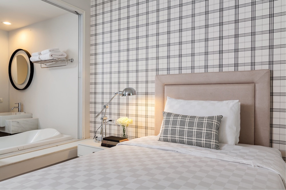 Deluxe Room - Photo 2
