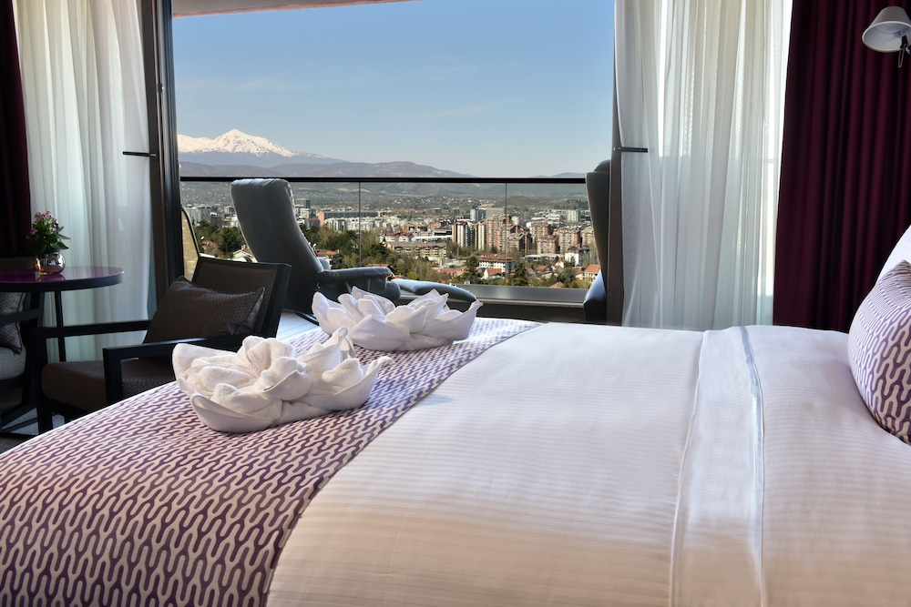 Senior City View with Balcony photo 1