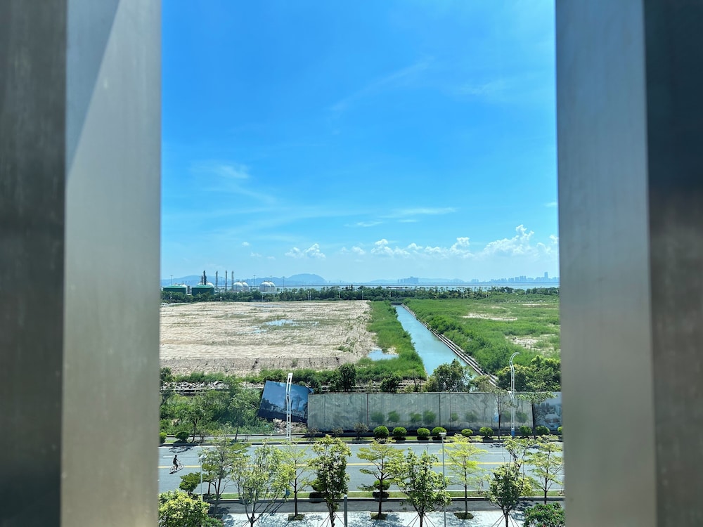 King Guest Room with View - Photo 4