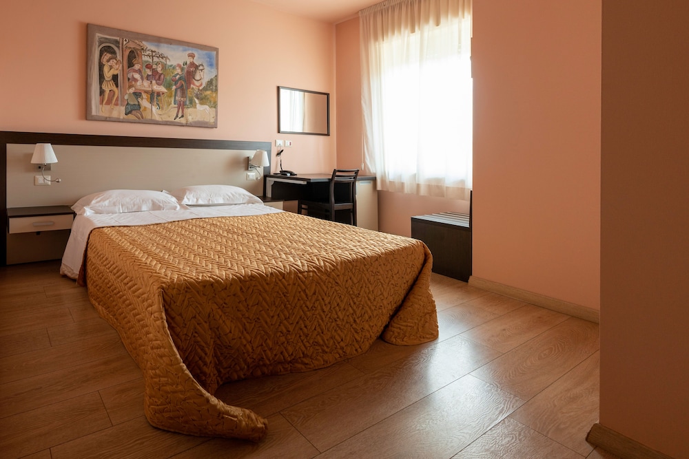 Double or Twin Room - Photo 1