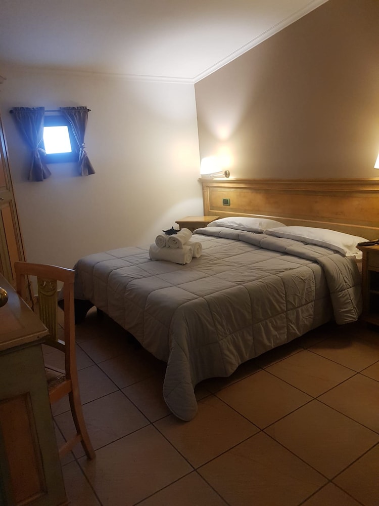 Economy Double Room, No Windows (Porthole) photo 3