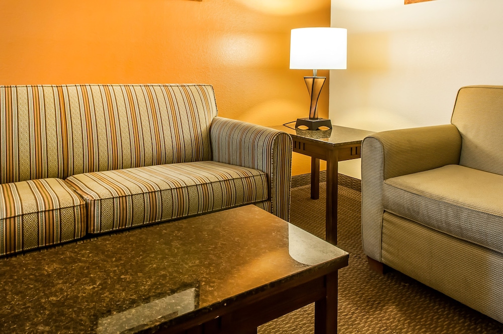Suite, 2 Queen Beds, Non Smoking - Photo 2
