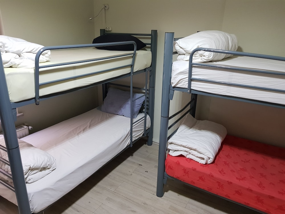 Shared Dormitory, Men only (6 People) photo 2