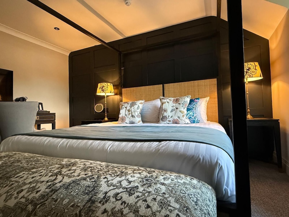 Suite, Private Bathroom