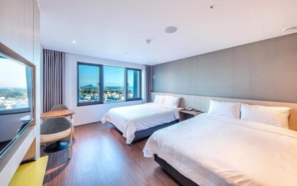 Family Twin Room - Photo 1