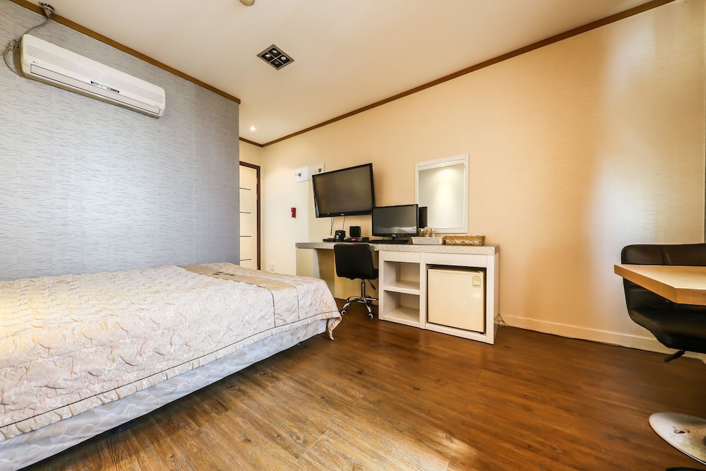 Room, Ocean View (A) - Photo 5