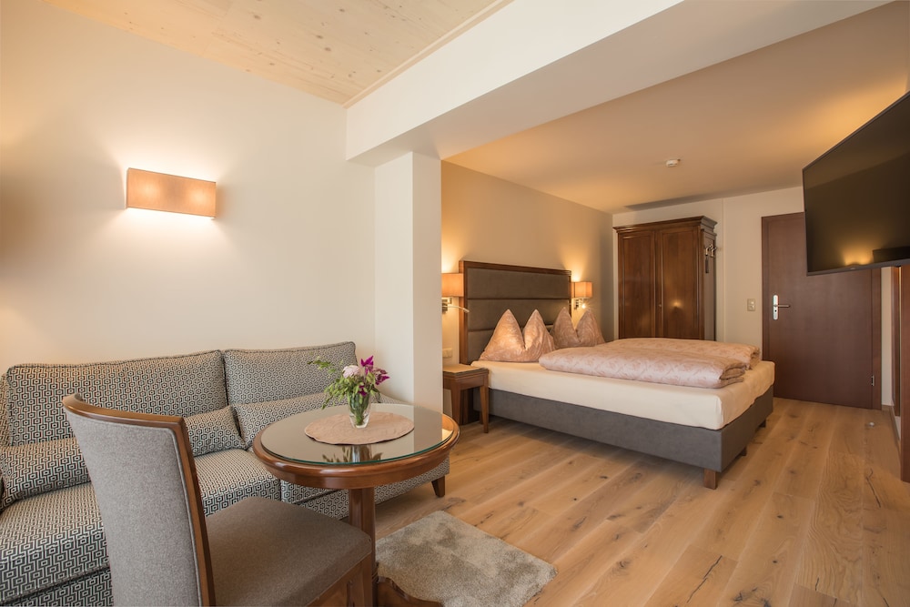 Deluxe Double Room, 1 Bedroom, Balcony, Mountain View