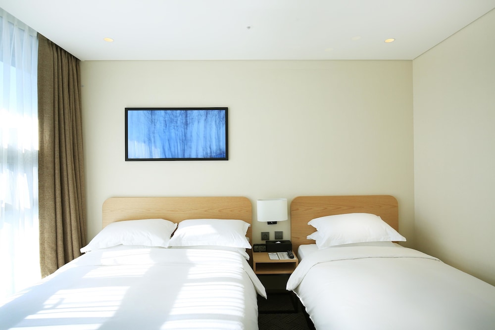 Junior Suite, Multiple Beds, City View