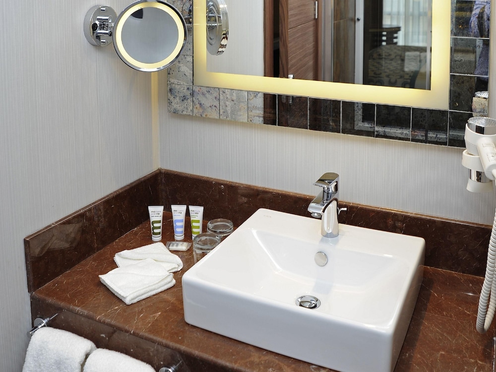 Superior Suite, 1 Queen Bed with Sofa bed photo 1