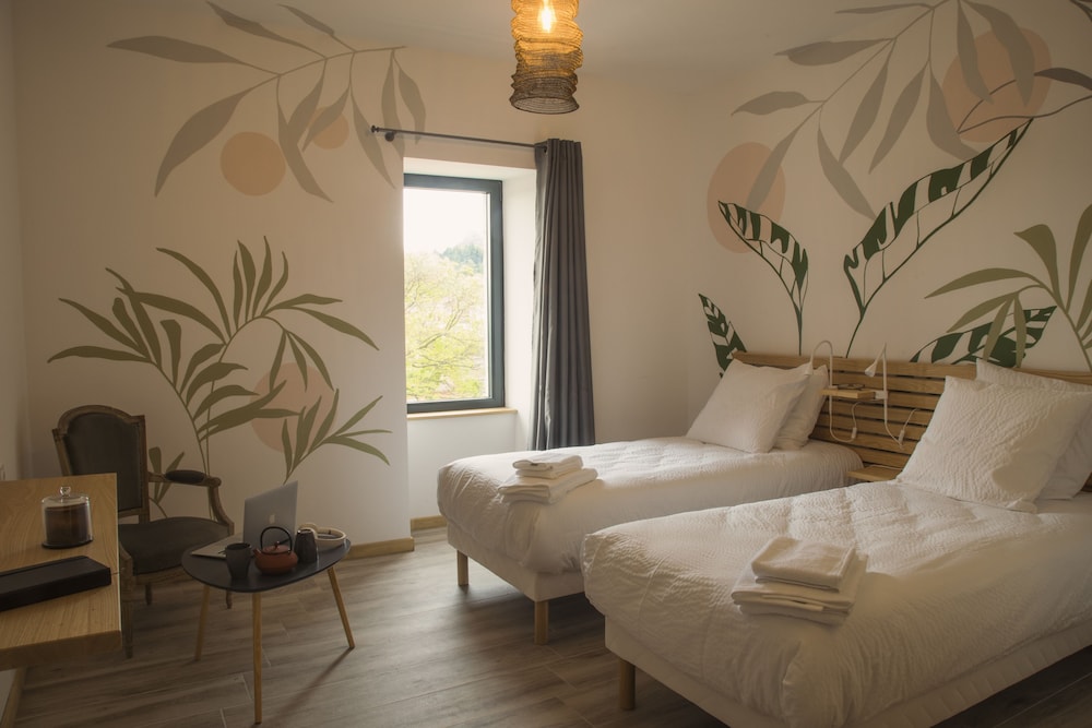 Double or Twin Room, Ensuite - Photo 1