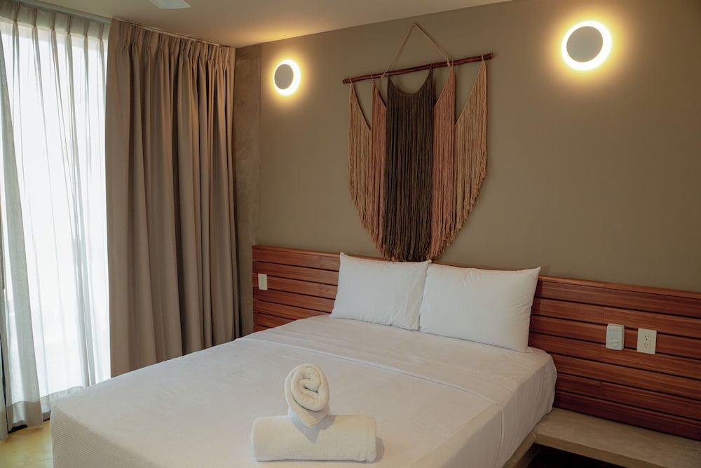 Classic Double or Twin Room, Balcony, Bay View photo 3
