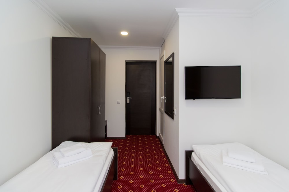 Economy Twin Room photo 2