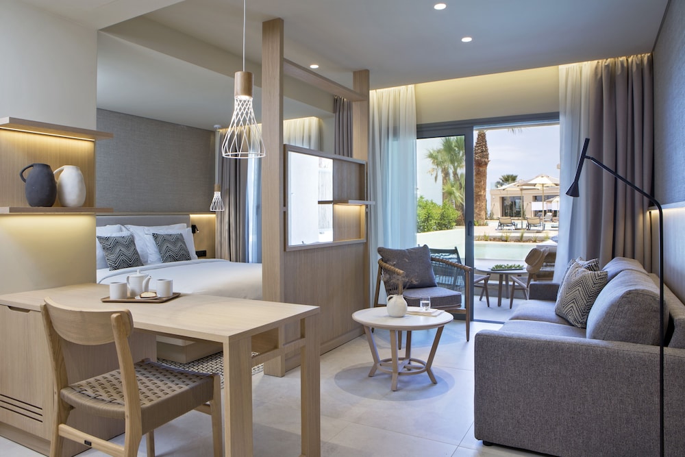 Suite de 1 habitación con vista al mar y piscina privada.
