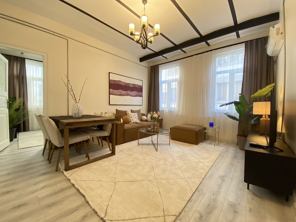 Apartment photo 1