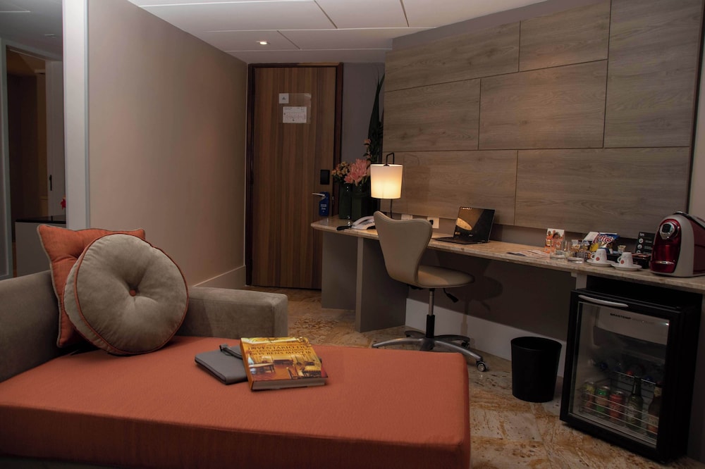 Suite - Photo 3