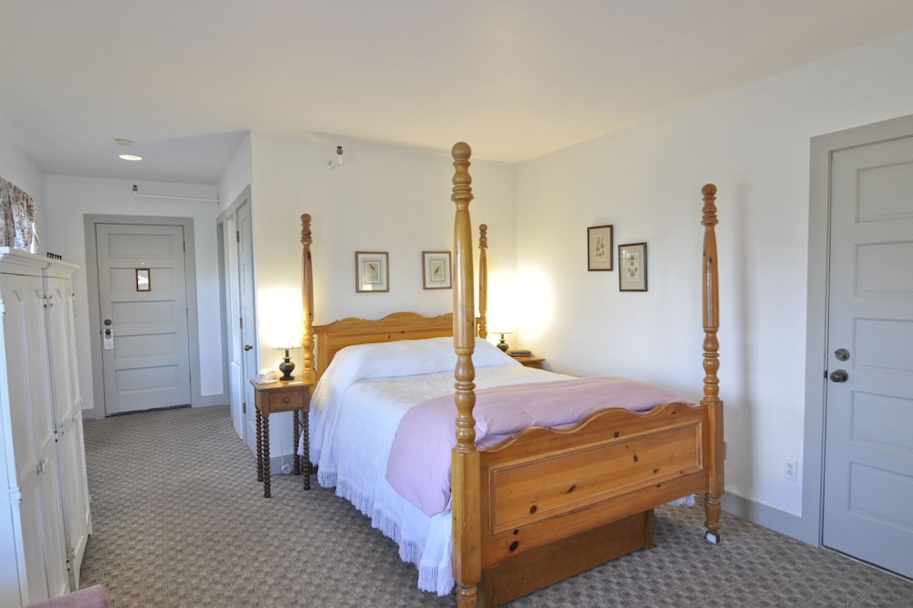 Deluxe Room, 1 Queen Bed, Non Smoking photo 1
