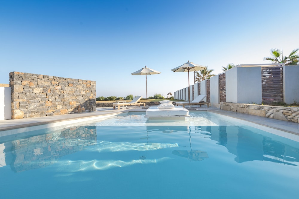 Superior Suite, Private Pool, Sea View thumbnail 6