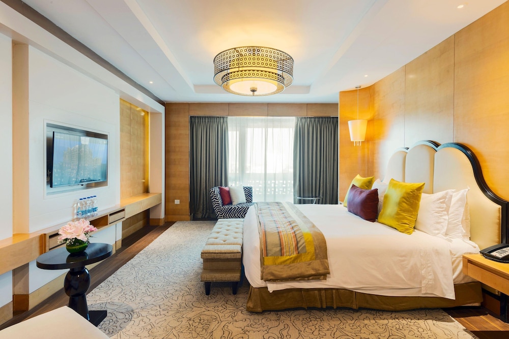 Club Suite, 1 Bedroom - Photo 6