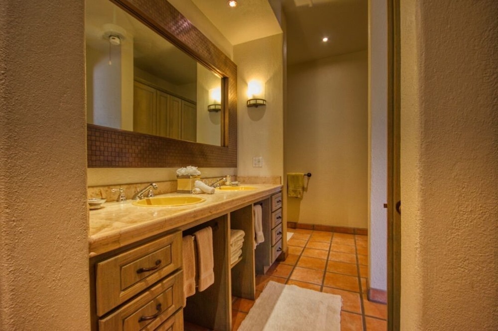 Deluxe House photo 3