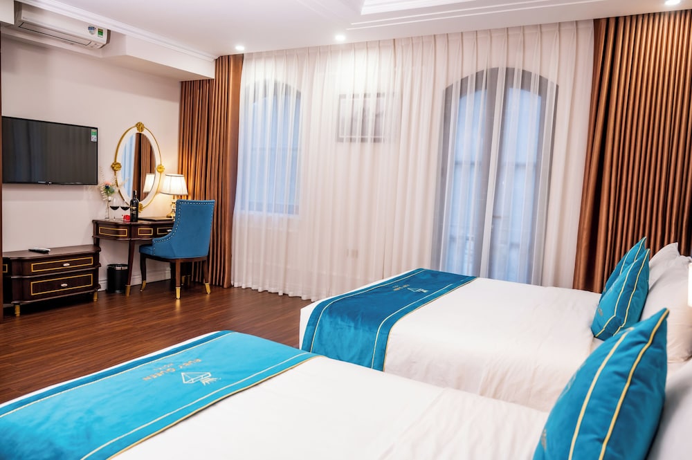 Family Triple Room, City View
