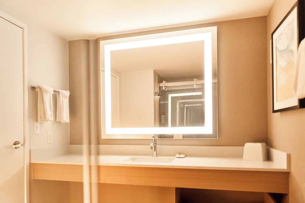 Premium Room, 2 Queen Beds - Photo 6
