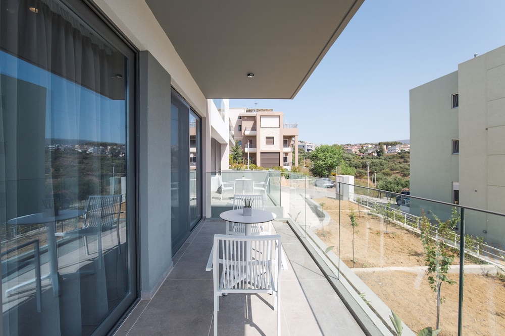 Noemie Luxury Suite 102 photo 3
