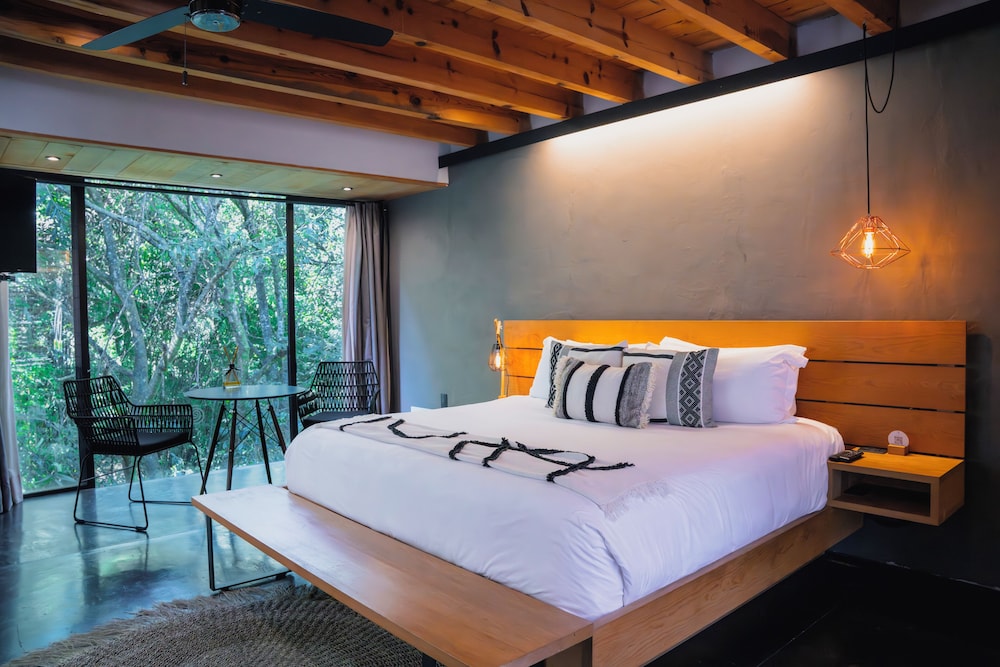 King suite with bathtub and hammock (CHICUACE) photo 2