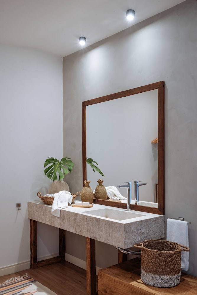 Room - Photo 18