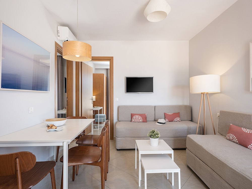 Two Bedroom Apartment, Inland View