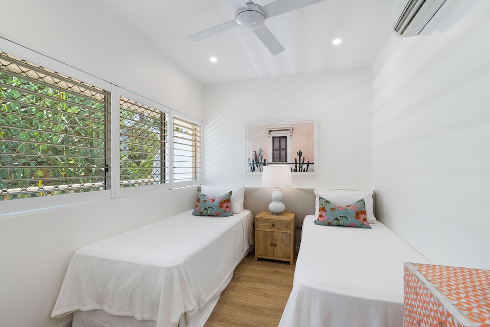 3 Bedrooms Superior Ocean Top Level