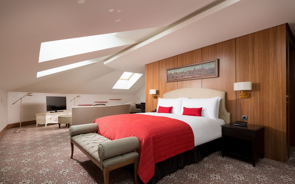 Suite (Mansard)