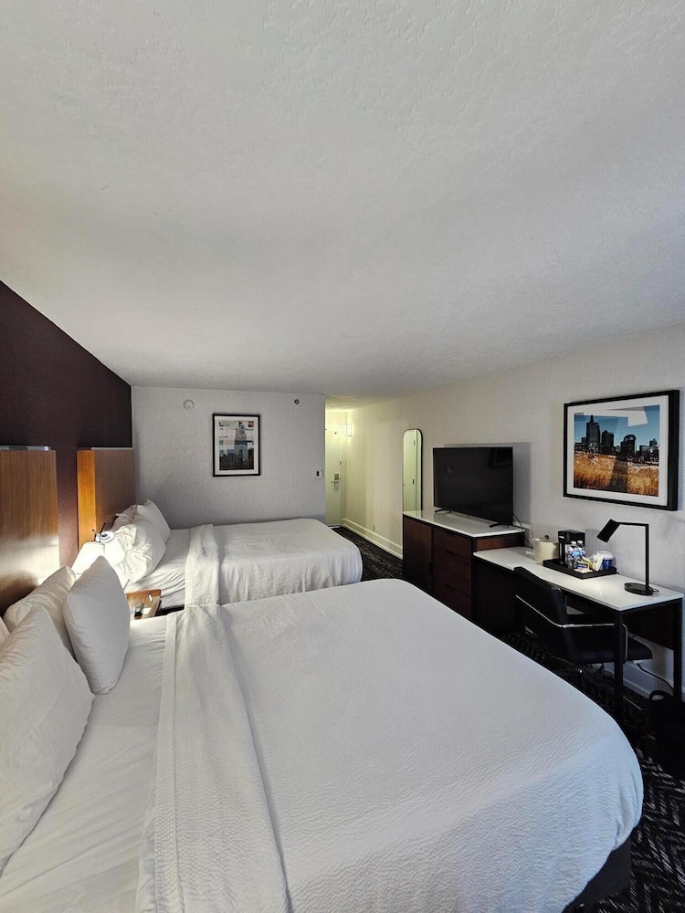 Room, 2 Queen Beds (Mobility Accessible, Tub) - Photo 2