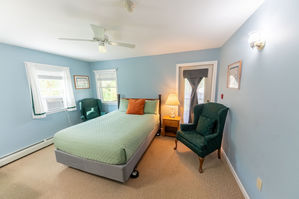 Room, 1 Queen Bed, River View, Ground Floor photo 3