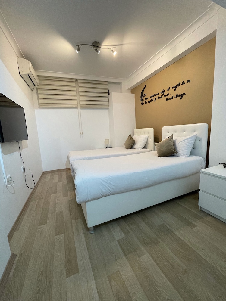 Economy Twin Room, Non Smoking photo 1