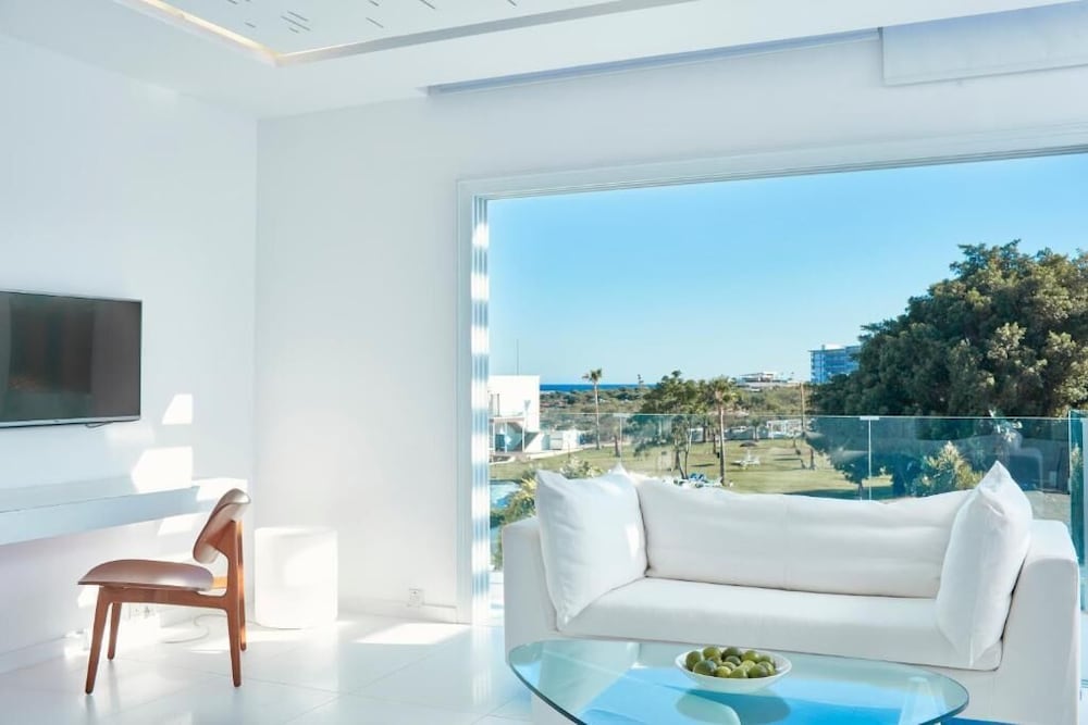 Diamond Penthouse Suite photo 3
