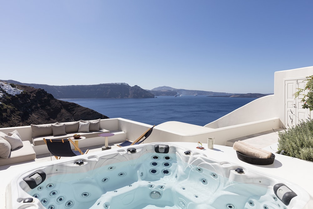 Three Bedroom Villa with Infinity Pool