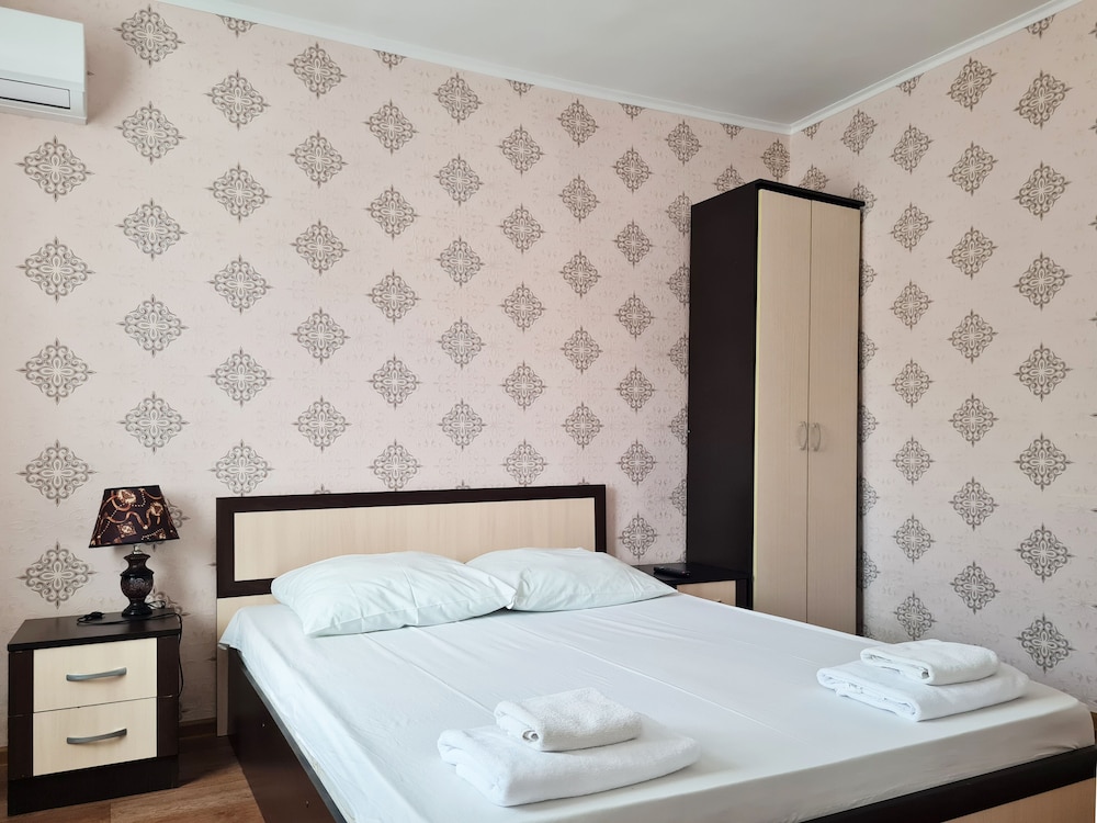 Double Room (Large)