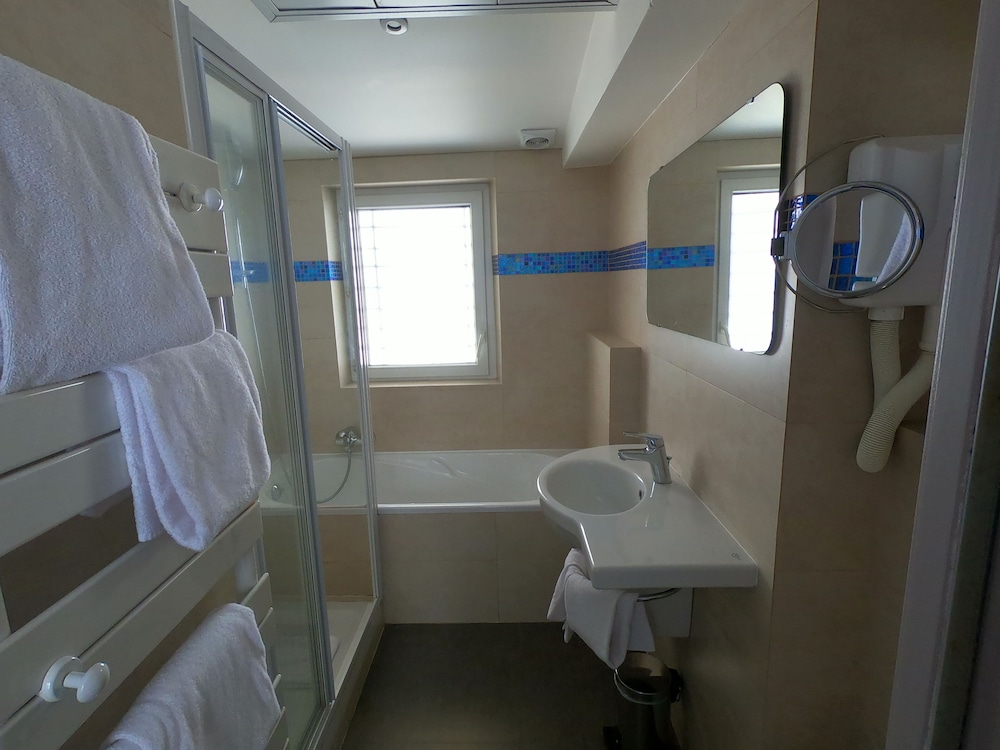 Superior Triple Room - Photo 3