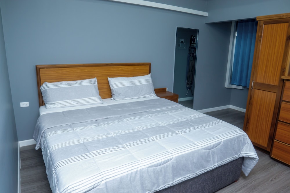 Luxury Suite, 1 King Bed with Sofa bed, Patio, Courtyard View