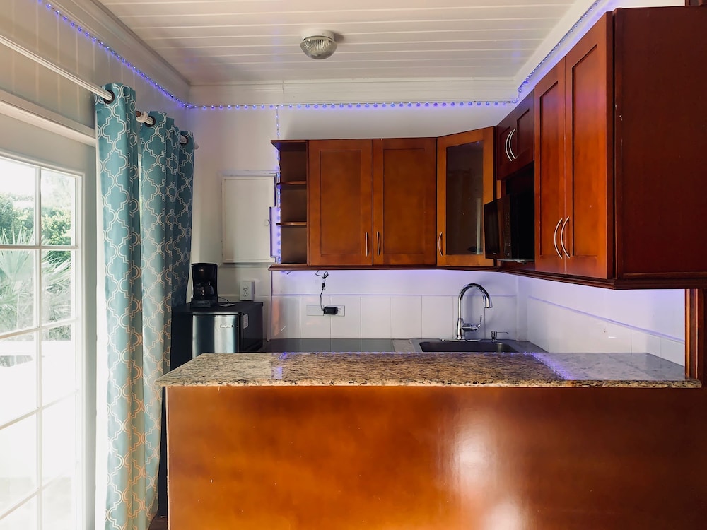 Comfort Studio Suite, 1 King Bed, Kitchenette, photo 6
