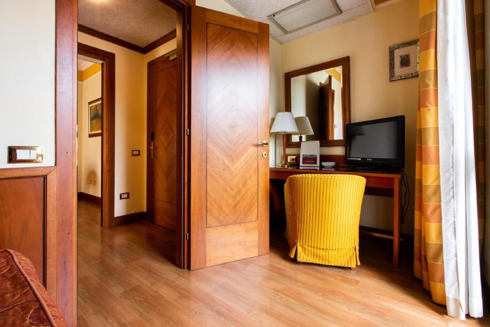 Classic Triple Room - Photo 2