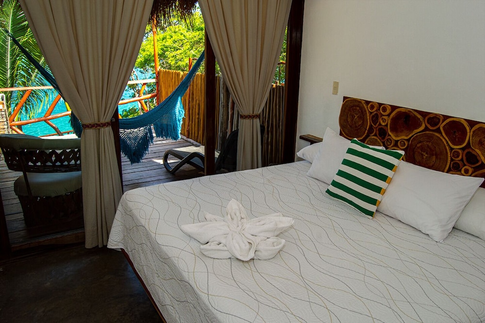 Standard Double Room, 1 King Bed, Lagoon View photo 3