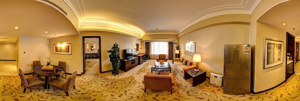 Executive Suite, 1 King Bed - Photo 4