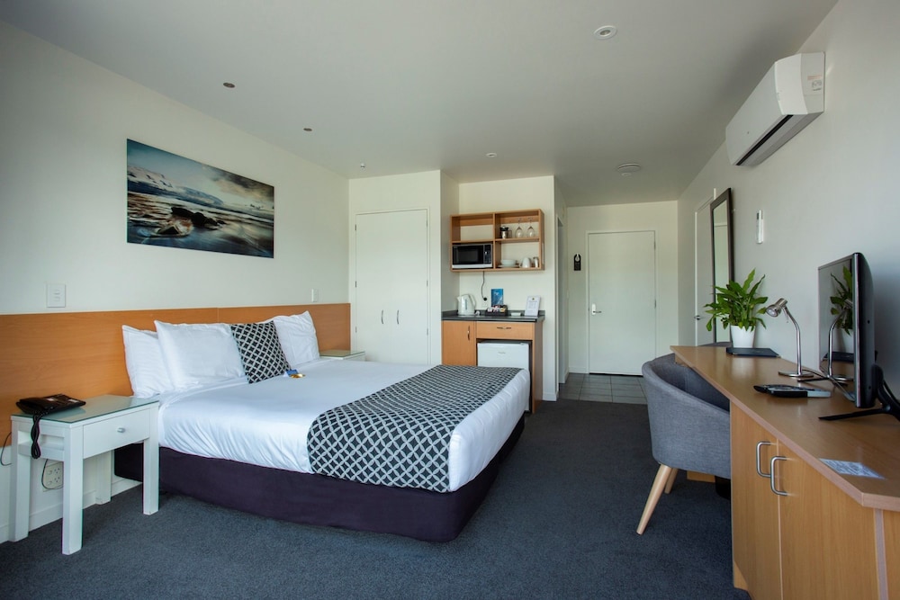 Studio, 1 King Bed, Partial Ocean View, Ground Floor