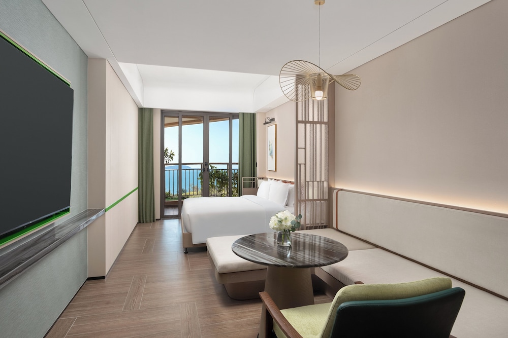Premium Room, 1 King Bed, Ocean View (High Floor) - Photo 1