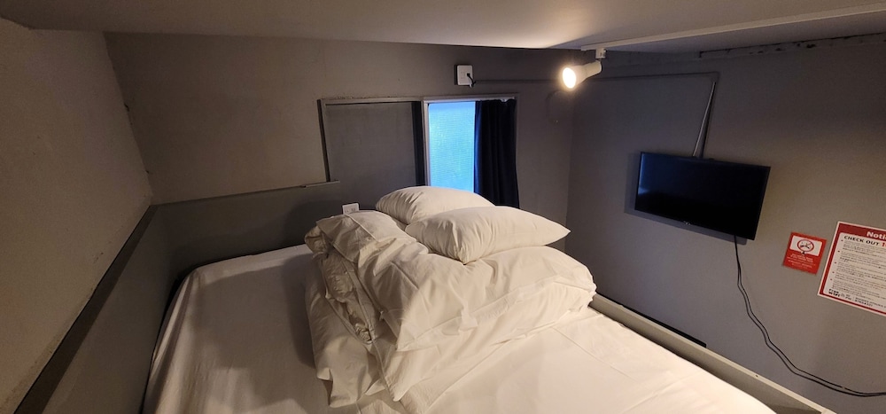 Basic Triple Room, 1 Double Bed with Sofa bed photo 2