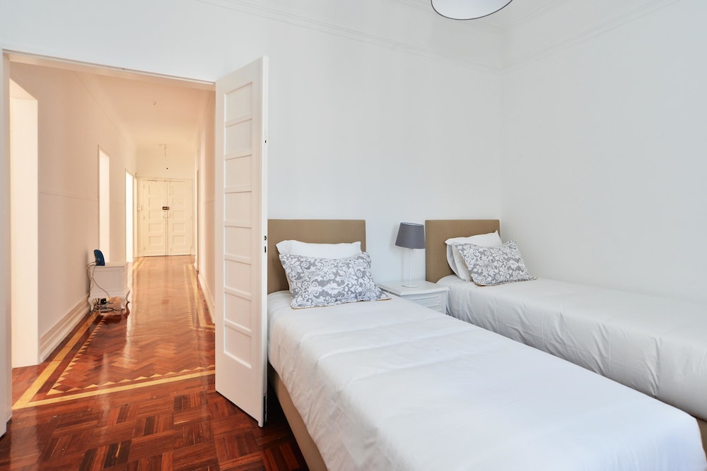 Standard Twin Room, Shared Bathroom photo 2