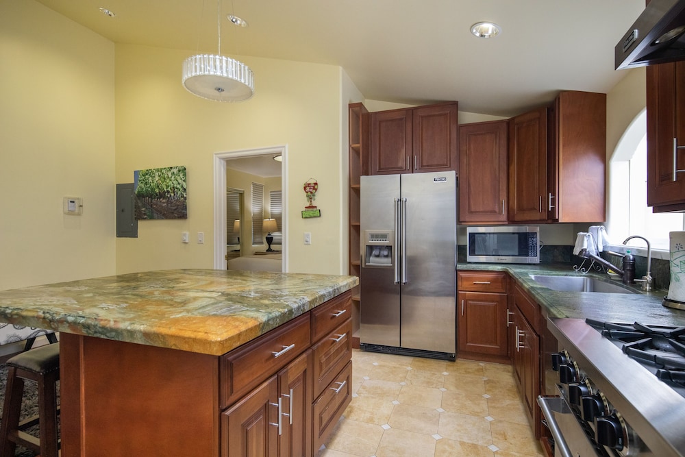 King Suite with Full Kitchen